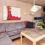 Spacious In Pine - By Traum Semesterbostad Løkken
