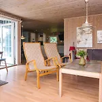 Spacious In Pine - By Traum Semesterbostad