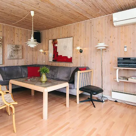 Spacious In Pine Feriehus Løkken