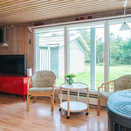 Feriehus Spacious In Pine *