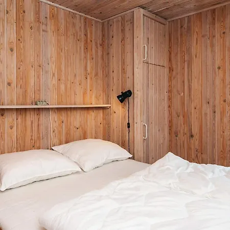 Spacious In Pine Løkken